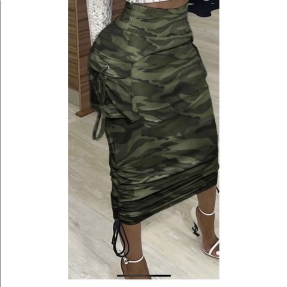 Camouflage fitted skirt - Picture 1 of 2